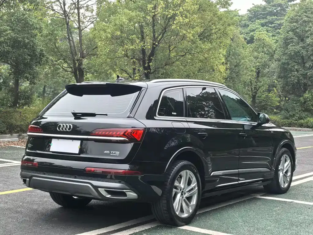 Audi Q7 2024 из CN, фото 8