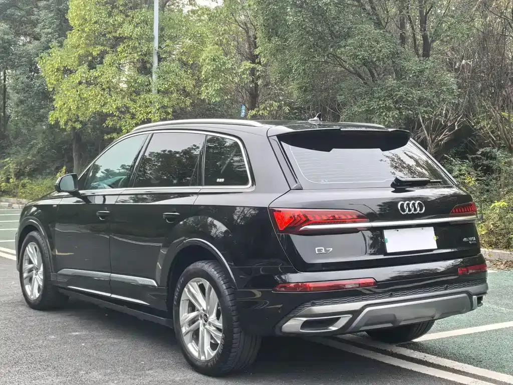 Audi Q7 2024 из CN, фото 5