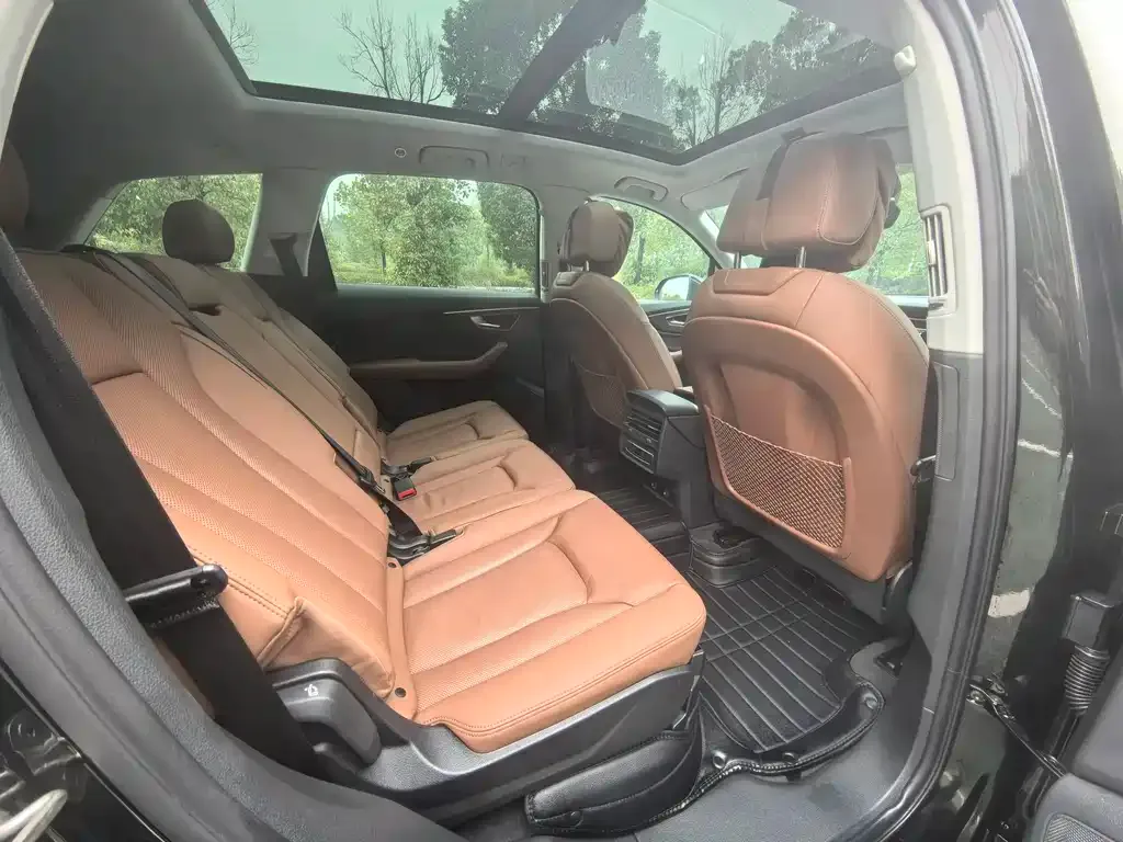 Audi Q7 2024 из CN, фото 9