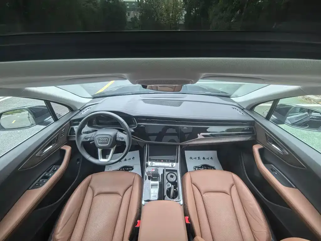 Audi Q7 2024 из CN, фото 2