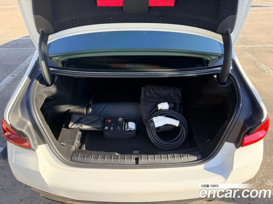 BMW 5-Series 2021 из KR, фото 2