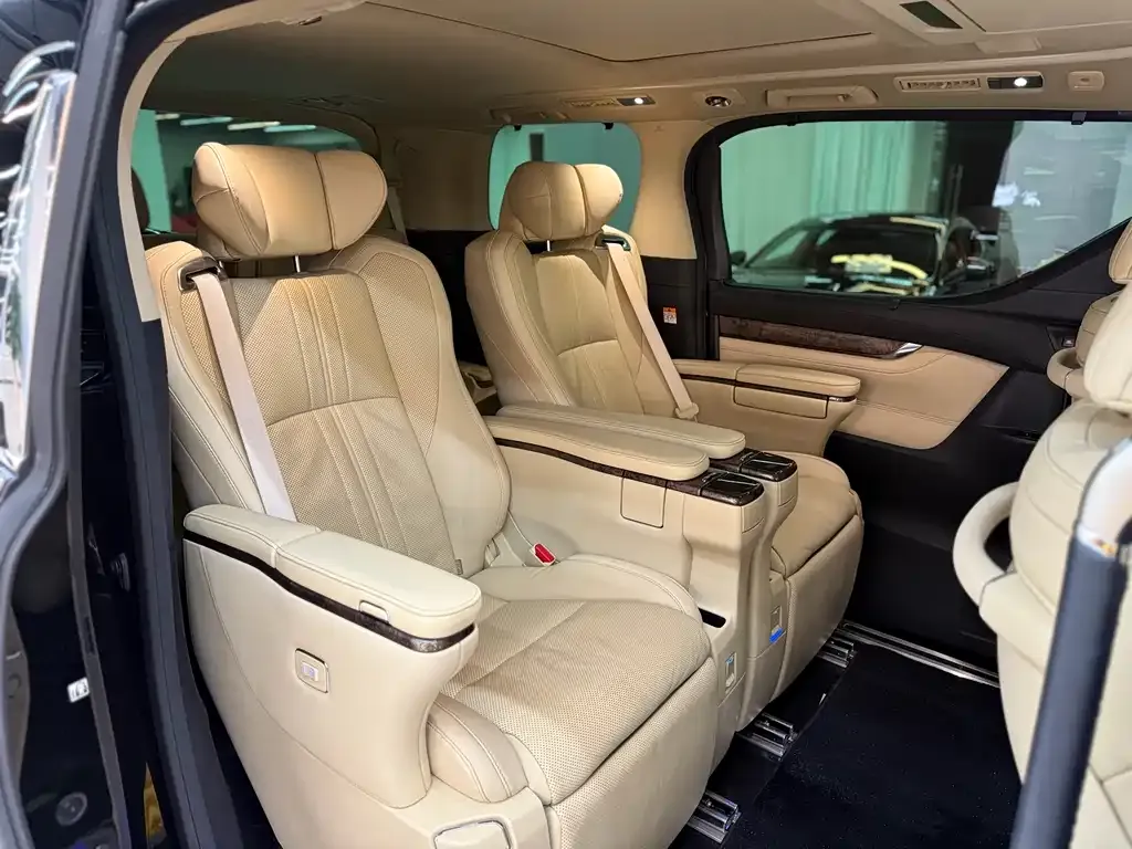 Toyota Vellfire — фото 5