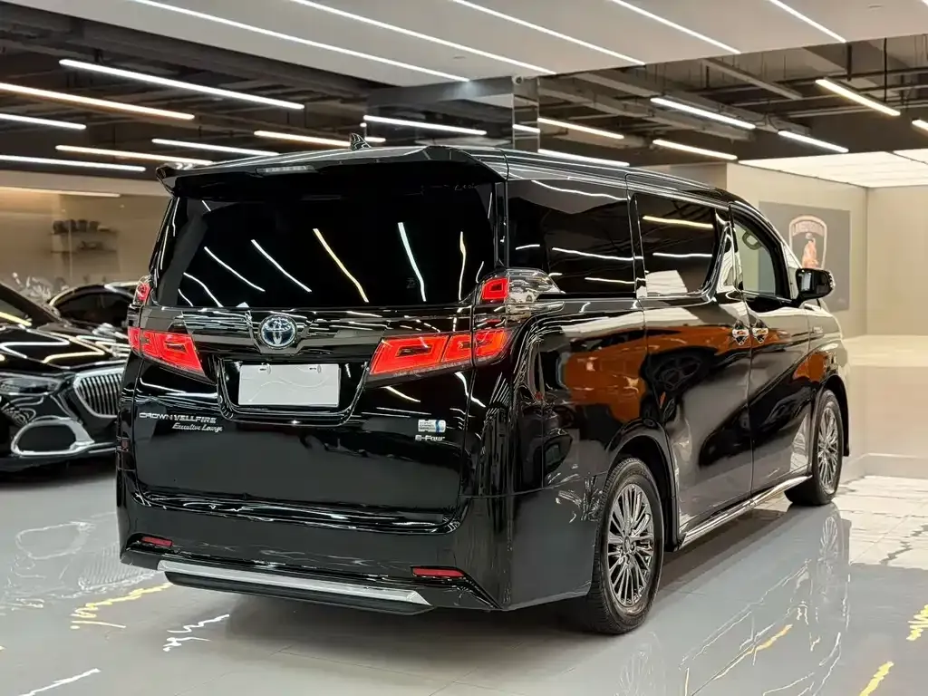 Toyota Vellfire — фото 8