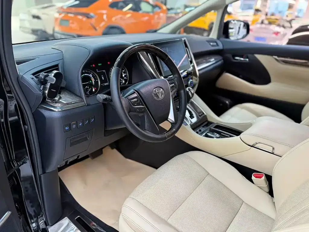 Toyota Vellfire — фото 9
