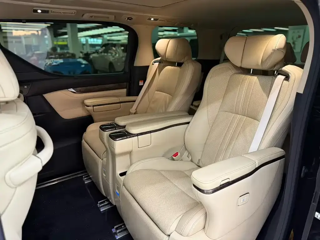 Toyota Vellfire — фото 7