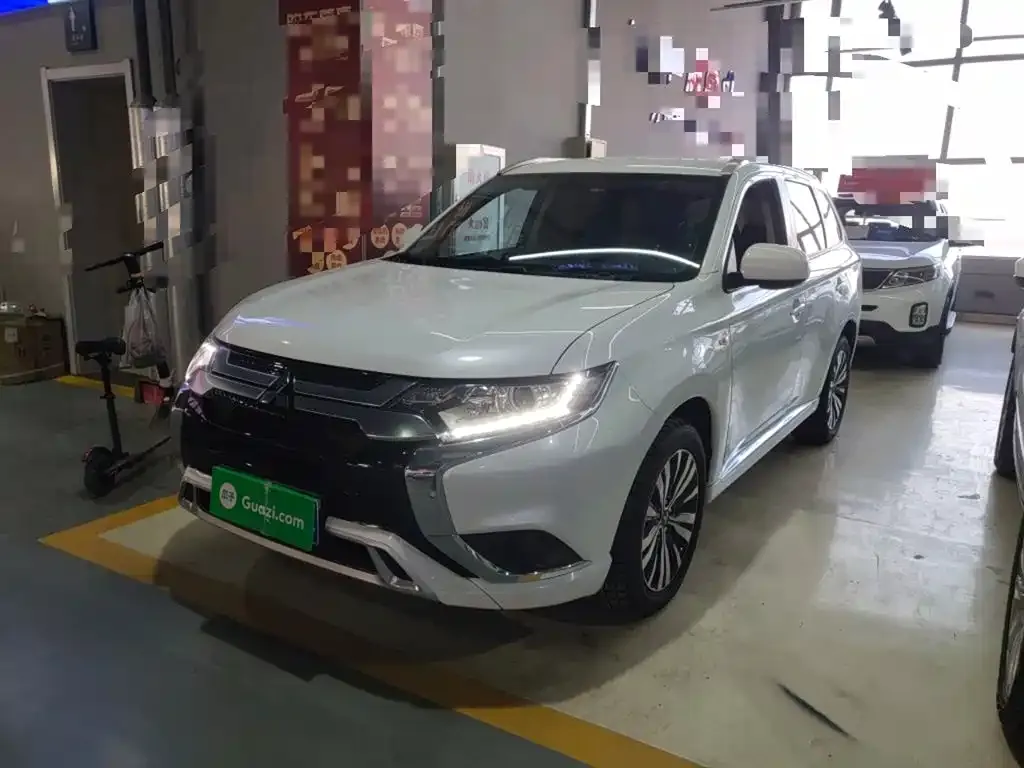 Mitsubishi Outlander 2023 из CN, фото 1