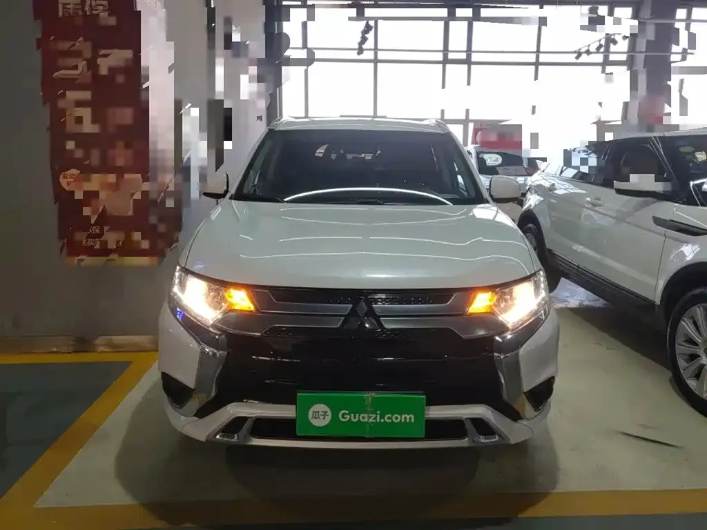 Mitsubishi Outlander 2023 из CN, фото 2