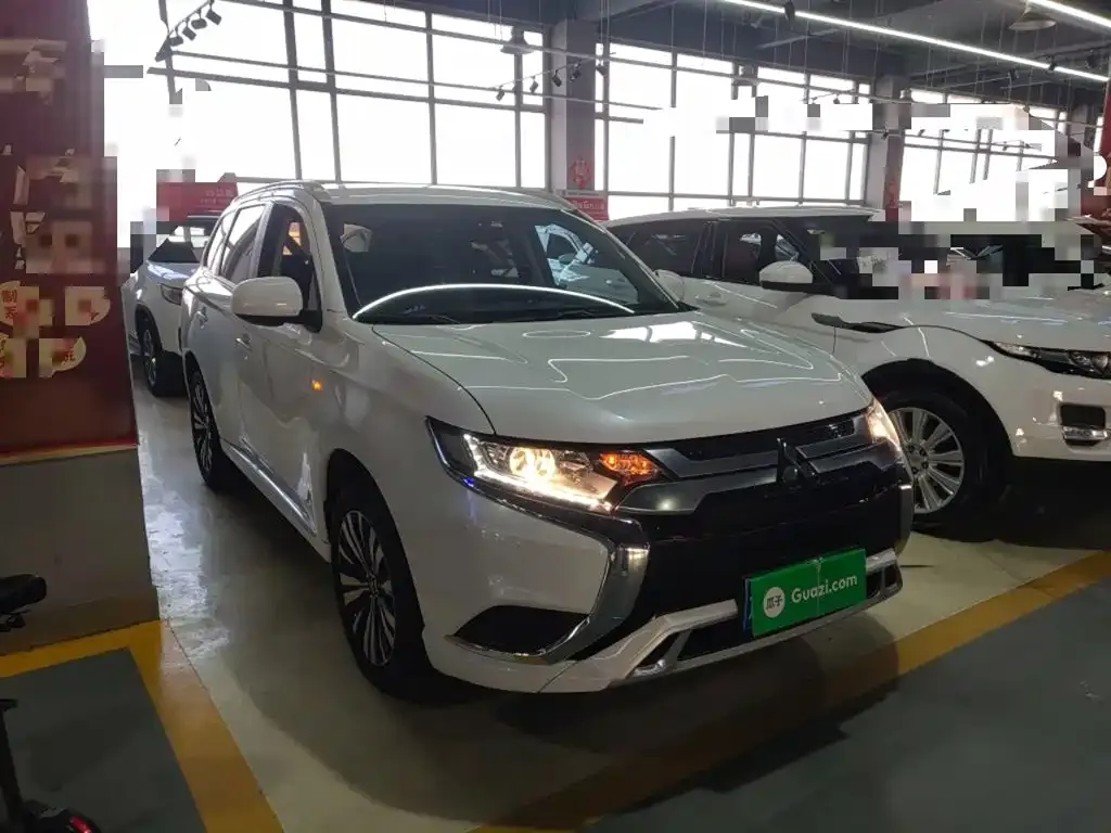 Mitsubishi Outlander 2023 из CN, фото 8