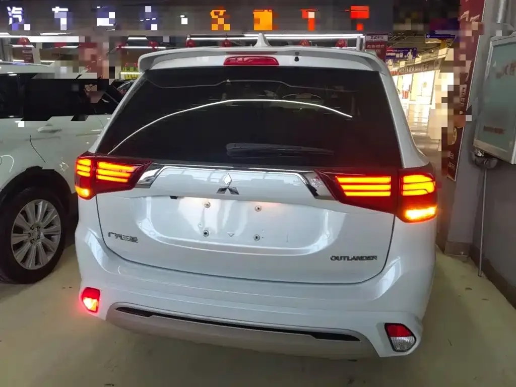 Mitsubishi Outlander 2023 из CN, фото 4