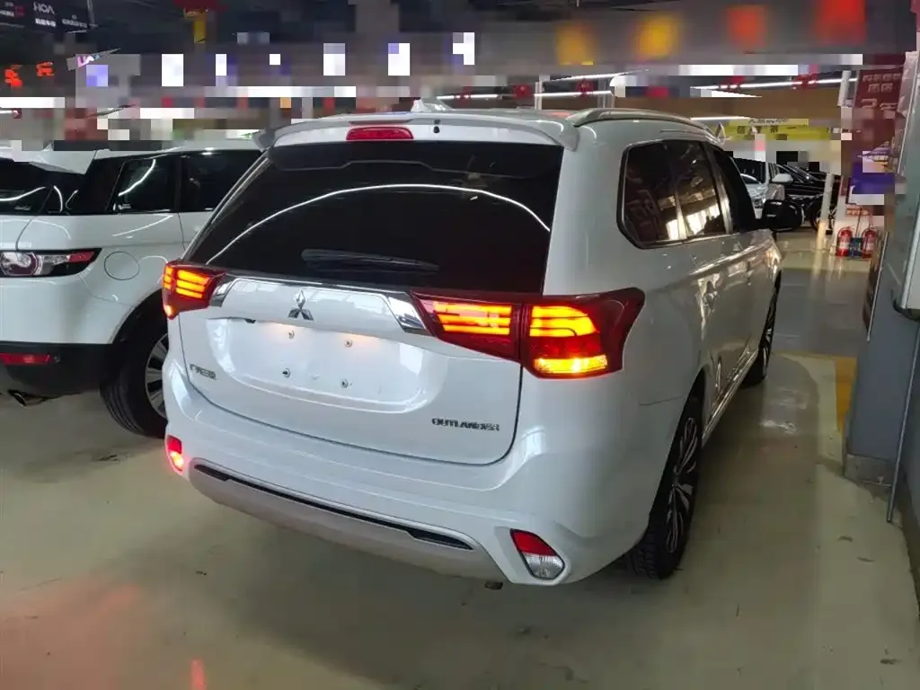 Mitsubishi Outlander 2023 из CN, фото 7