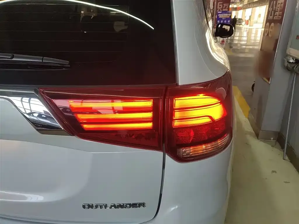 Mitsubishi Outlander 2023 из CN, фото 9
