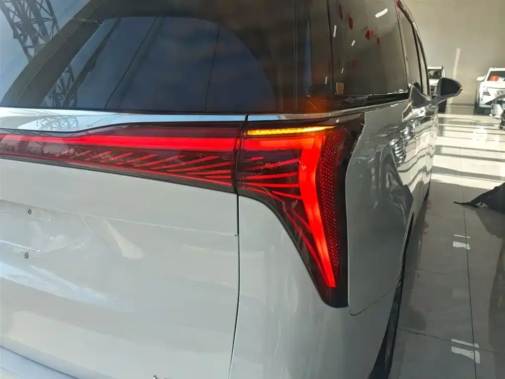 Buick Century 2023 из CN, фото 2