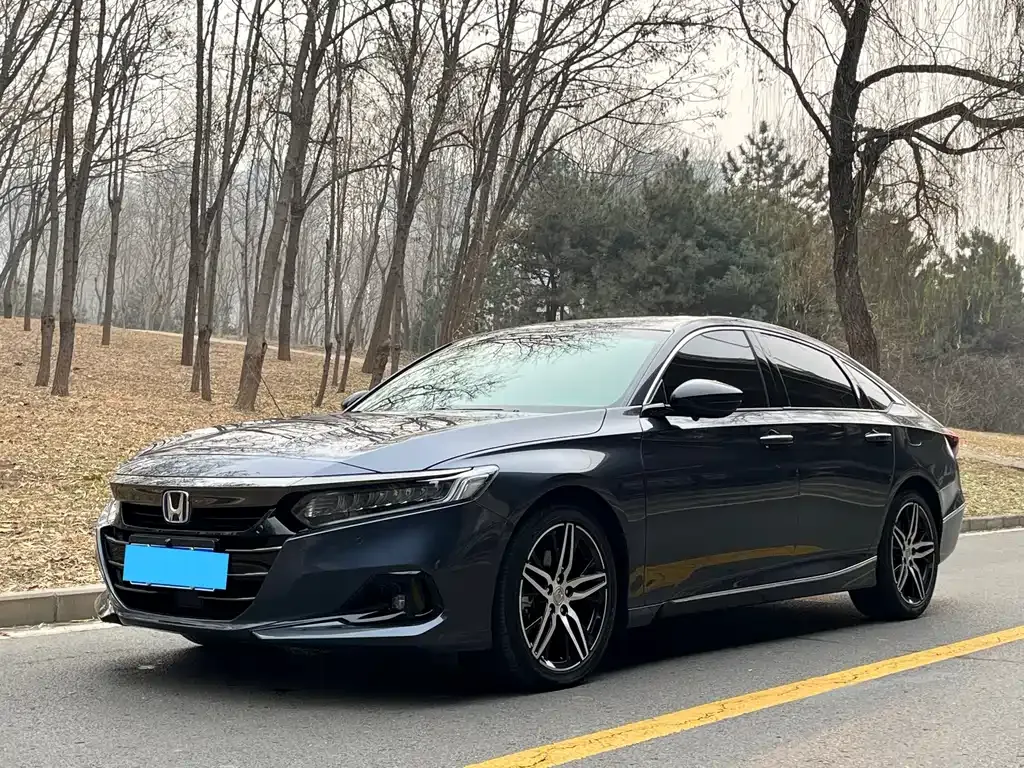 Honda Accord — фото 1