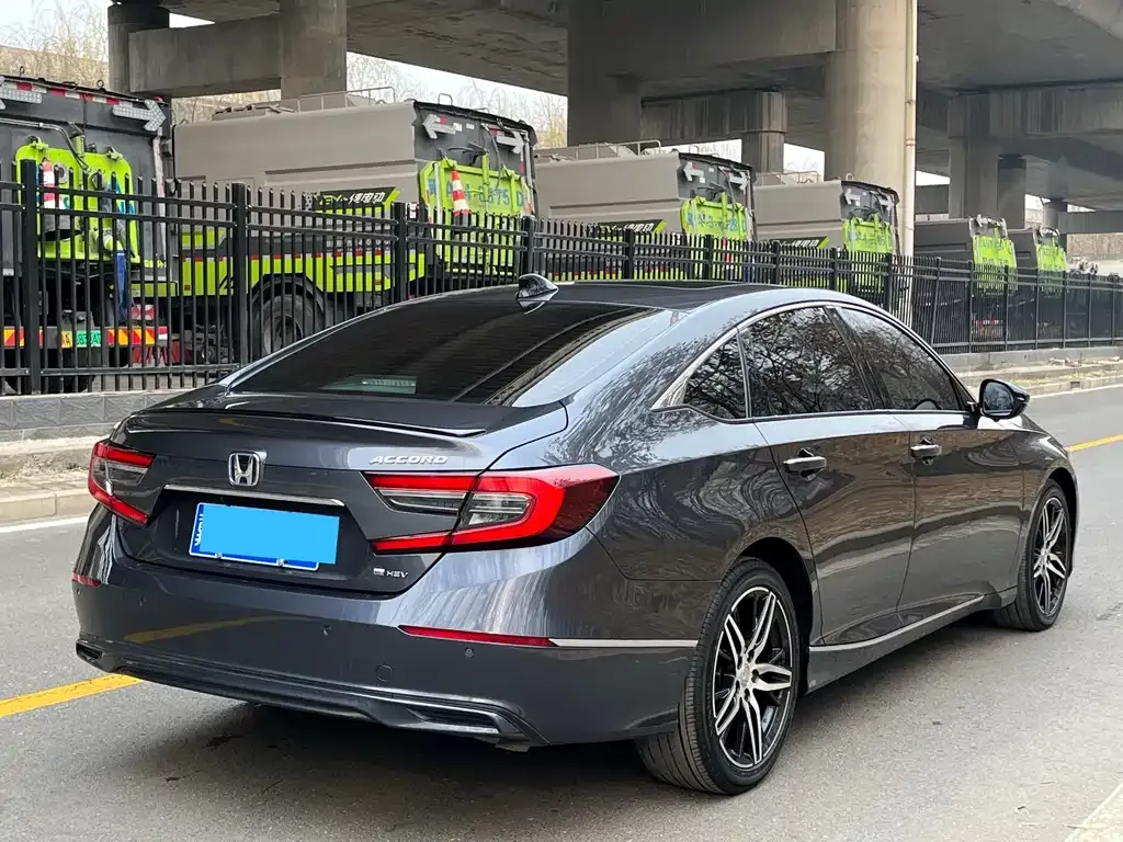Honda Accord — фото 10