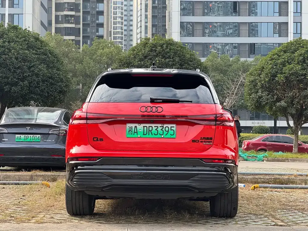 Audi Q5 e-tron — фото 9