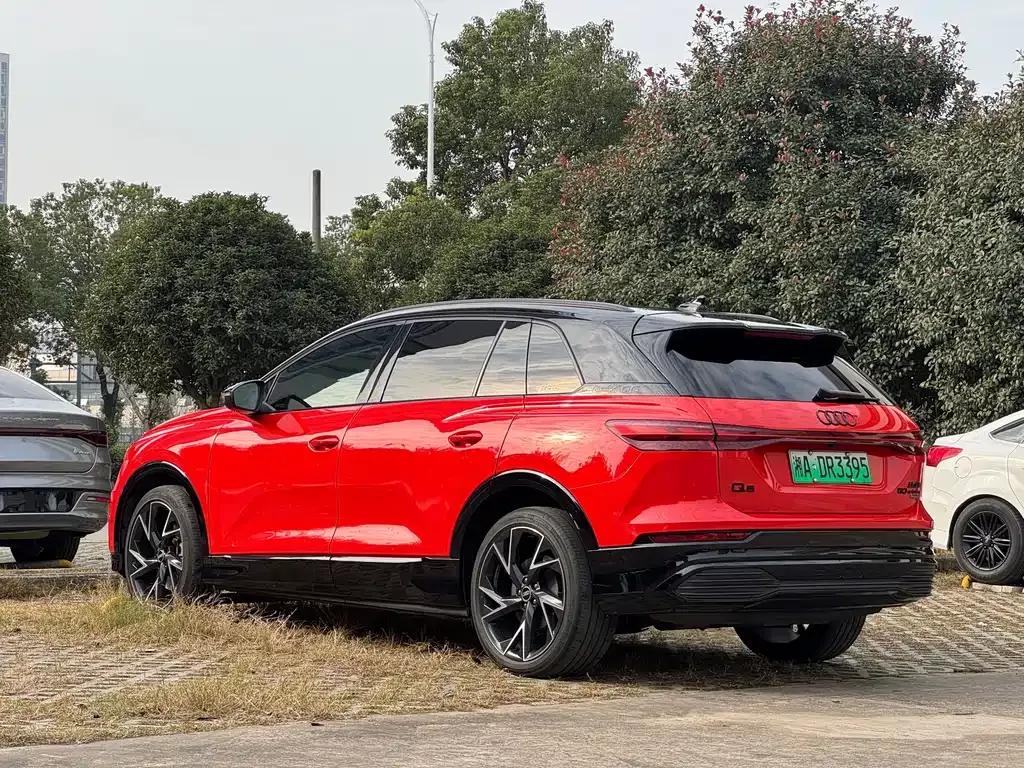 Audi Q5 e-tron — фото 8