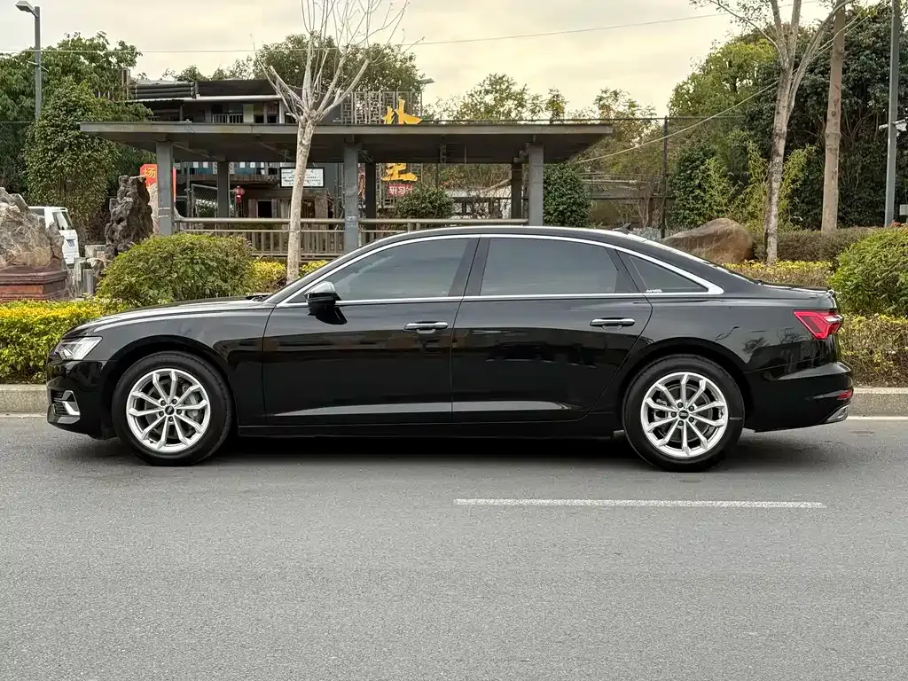 Audi A6L 2023 из CN, фото 9