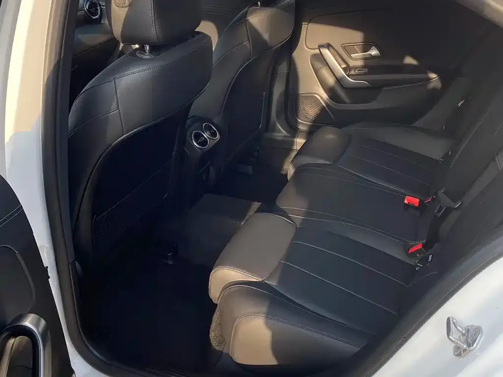 Mercedes-Benz A-Class 2023 из CN, фото 2