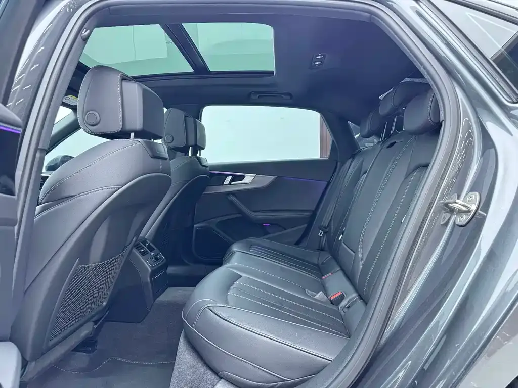 Audi A4L 2024 из CN, фото 2