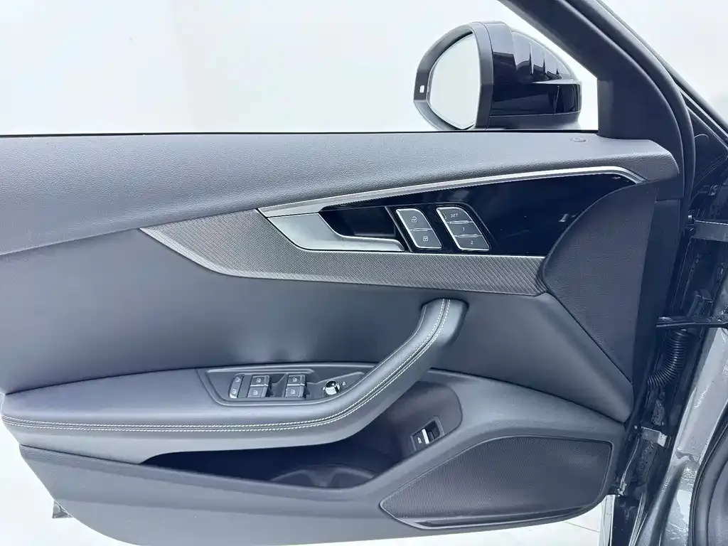 Audi A4L 2024 из CN, фото 4