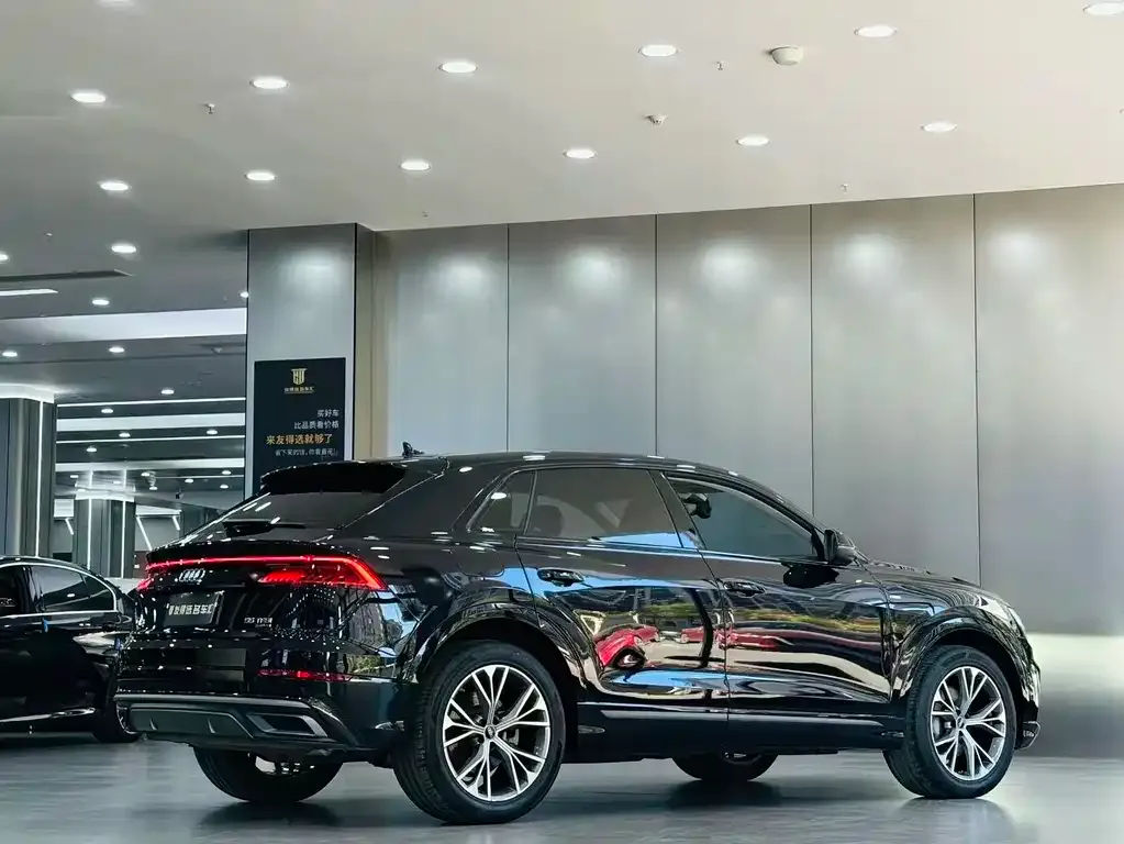 Audi Q8 2021 из CN, фото 8