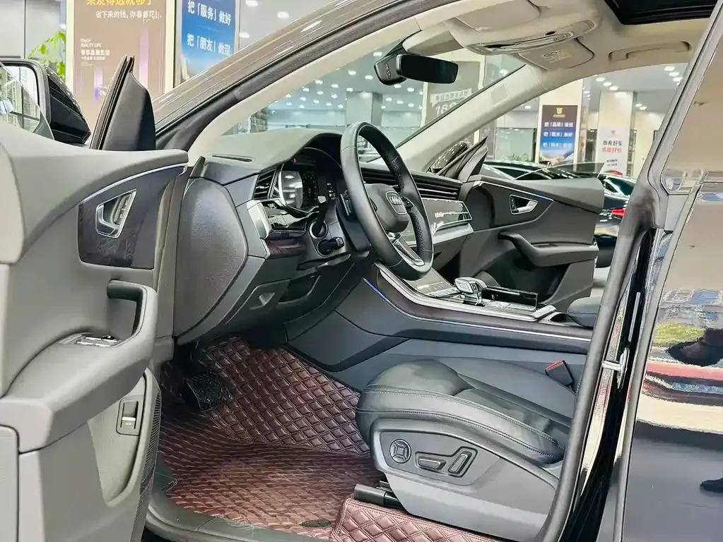 Audi Q8 2021 из CN, фото 2