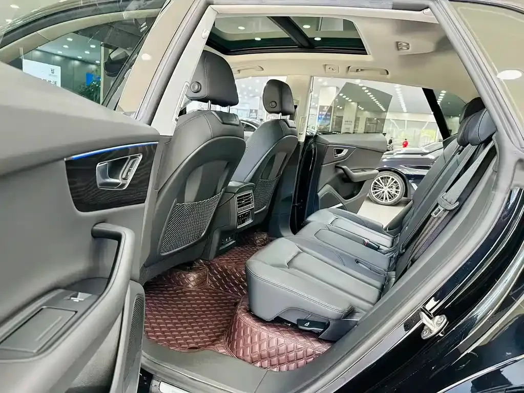 Audi Q8 2021 из CN, фото 5
