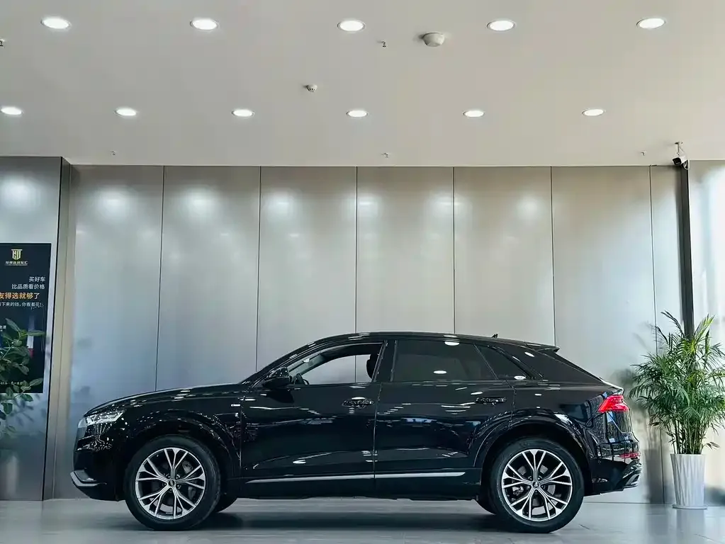 Audi Q8 2021 из CN, фото 10