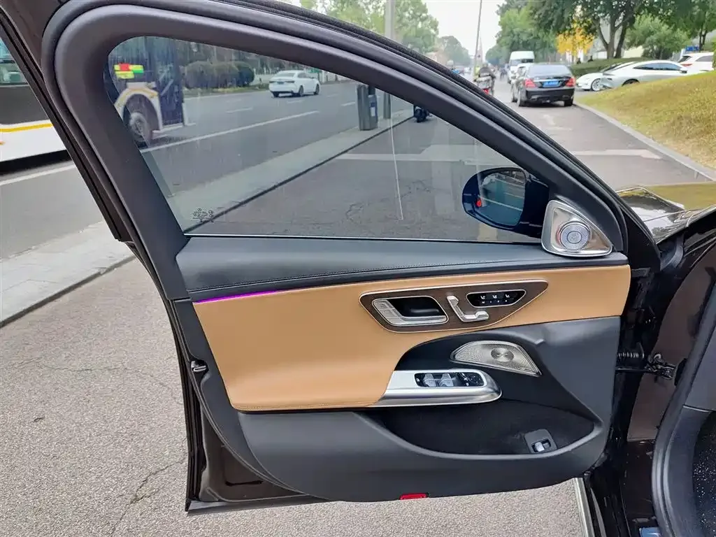 Mercedes-Benz E-Class 2024 из CN, фото 3