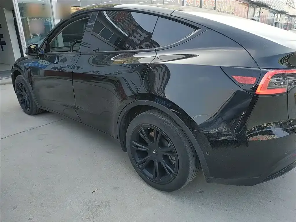 Tesla Model Y — фото 4