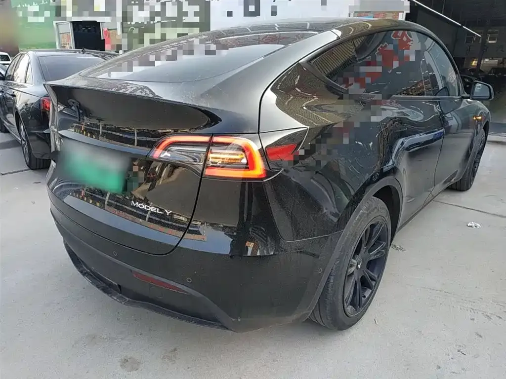 Tesla Model Y — фото 8