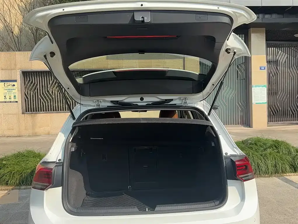 Volkswagen Golf 2022 из CN, фото 9