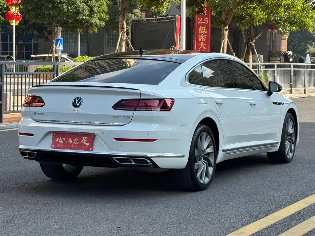 Volkswagen CC 2023 из CN, фото 8
