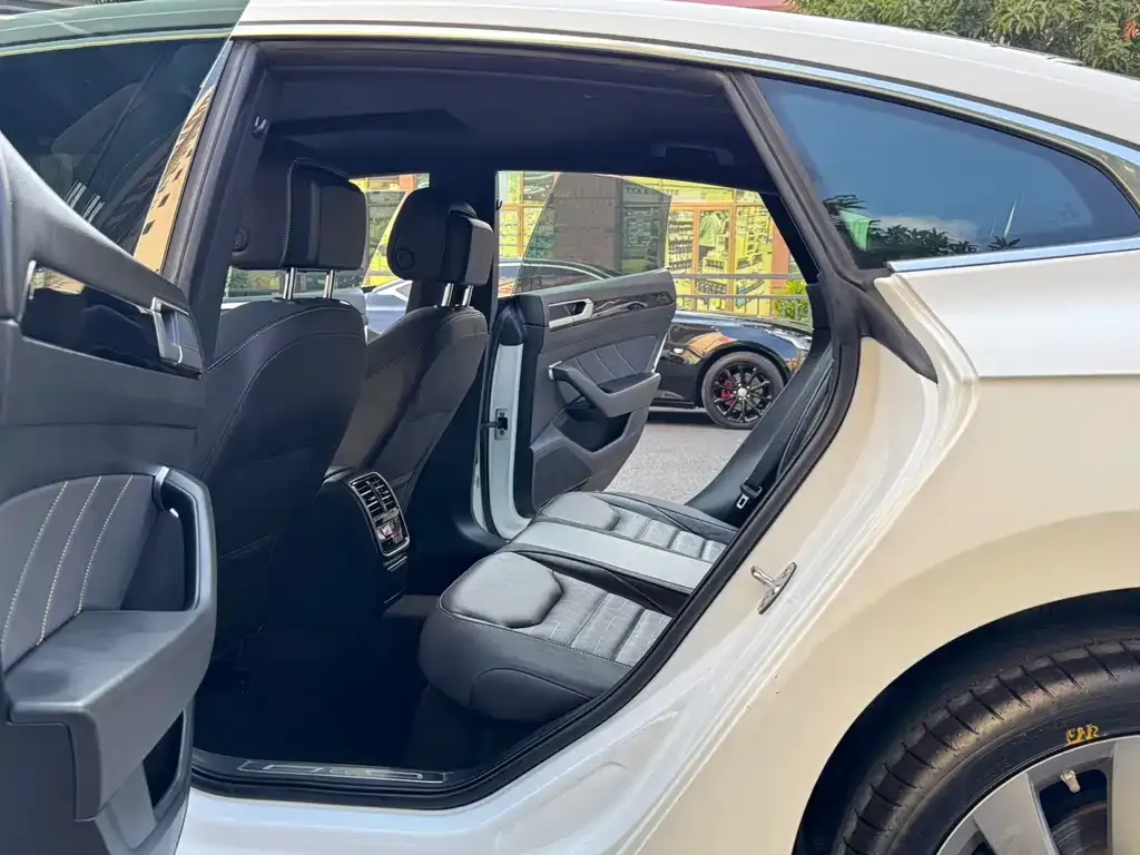 Volkswagen CC 2023 из CN, фото 7