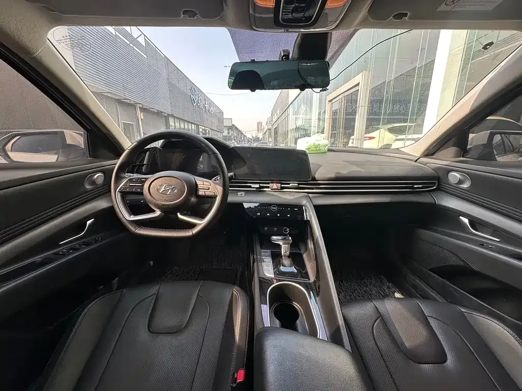 Hyundai Elantra 2022 из CN, фото 4