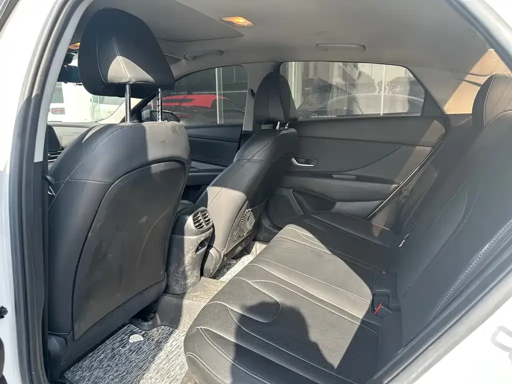 Hyundai Elantra 2022 из CN, фото 2