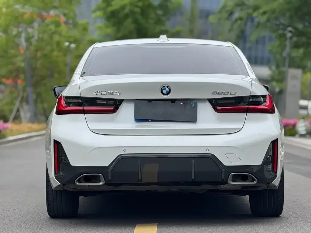 BMW 3 Series 2023 из CN, фото 10