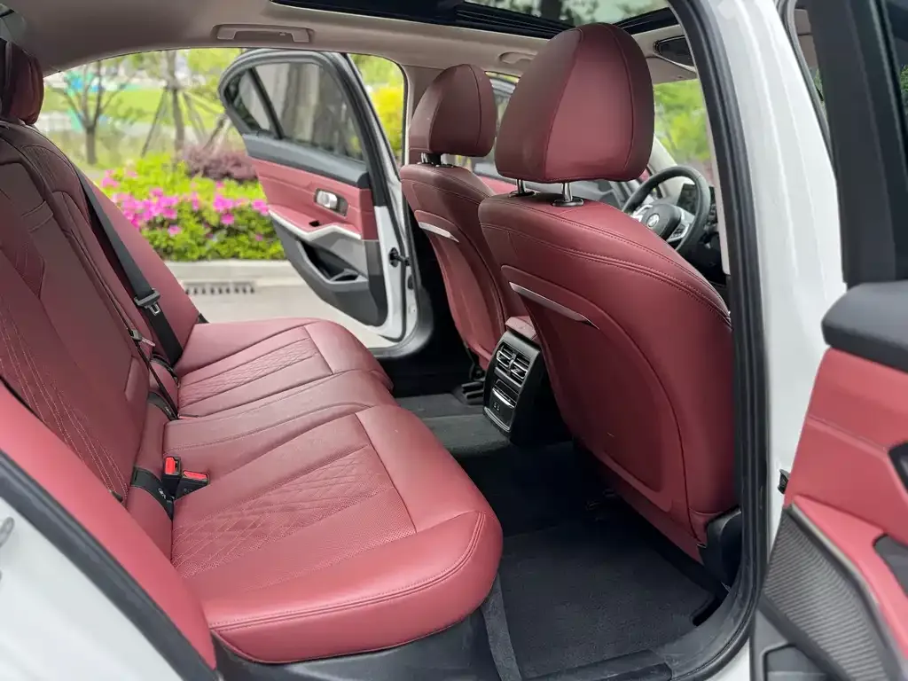 BMW 3 Series 2023 из CN, фото 6