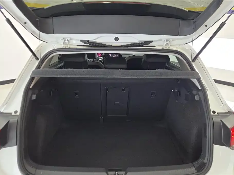 Volkswagen Golf 2022 из CN, фото 4