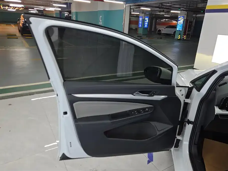 Volkswagen Golf 2022 из CN, фото 7