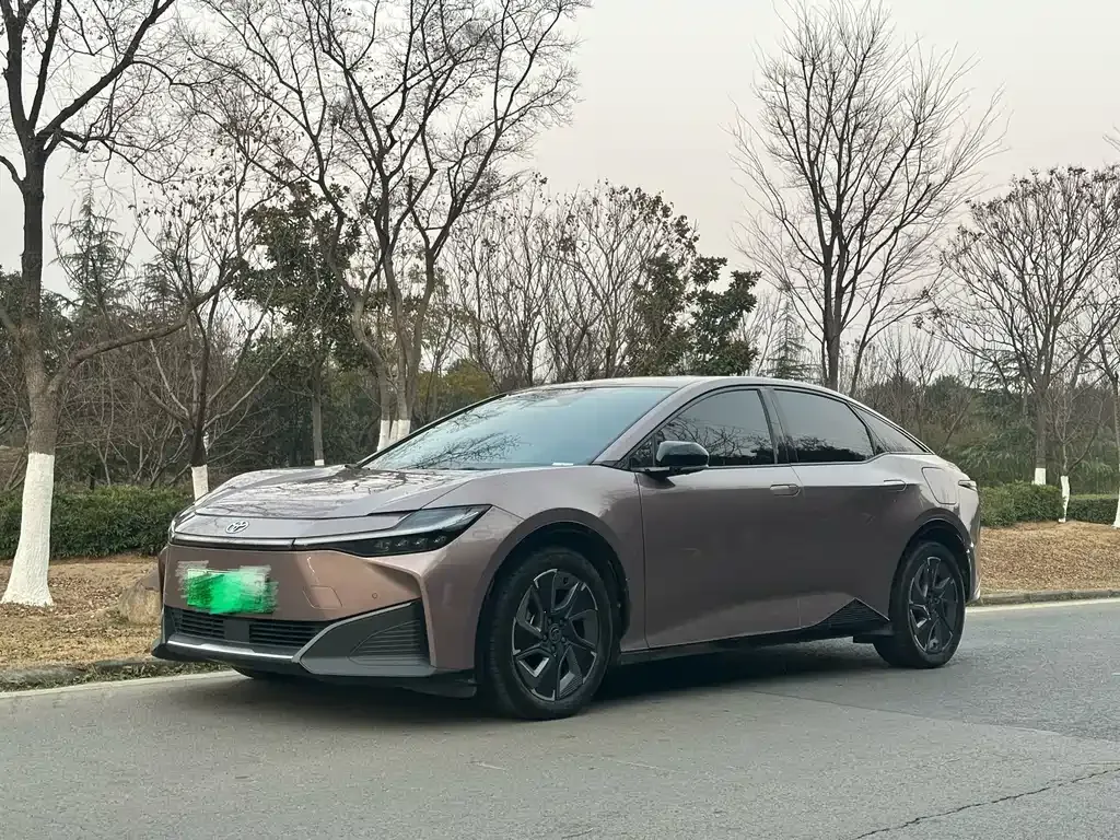 Toyota bZ3 — фото 1