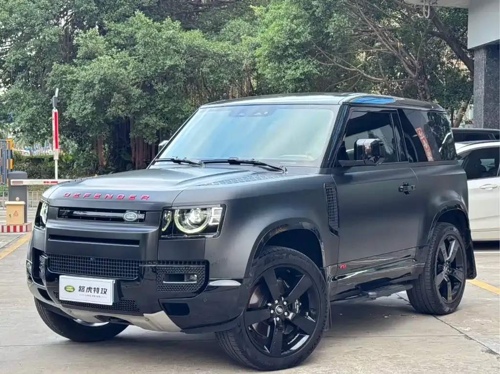 Land Rover Defender — фото 1