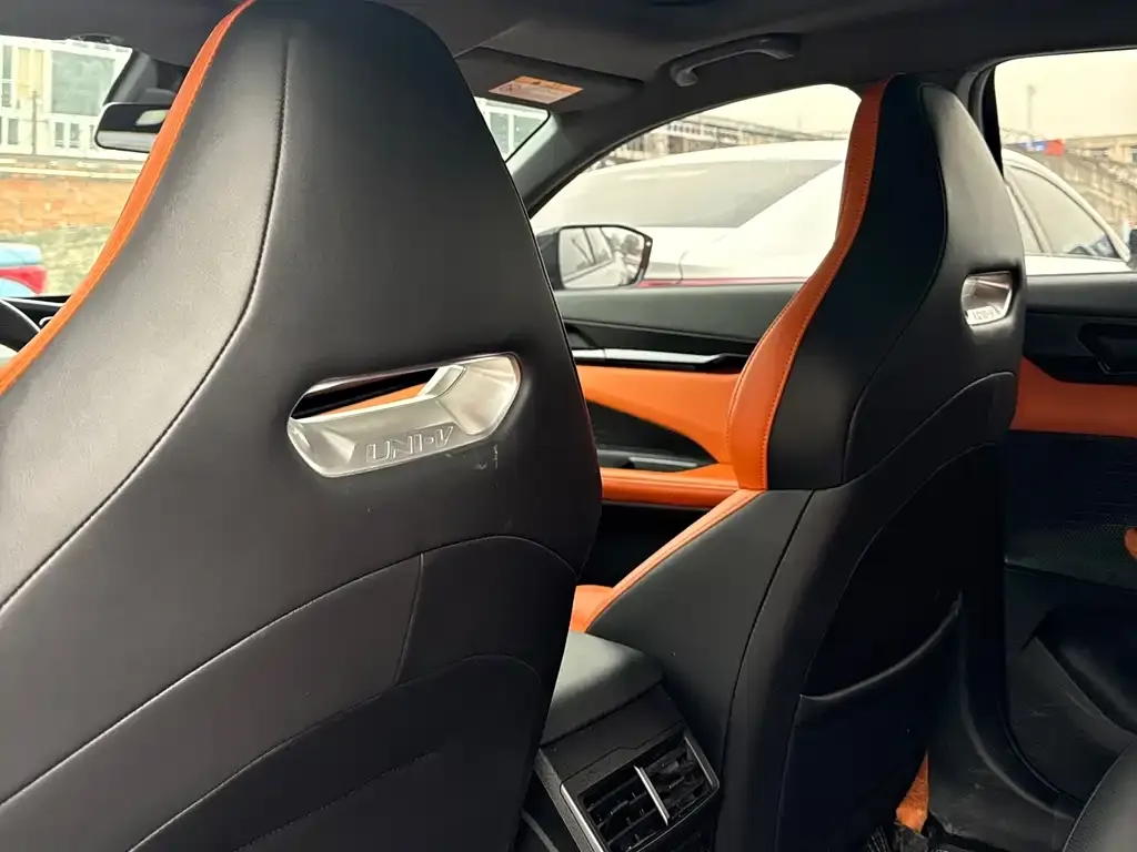 Changan UNI-V 2023 из CN, фото 2