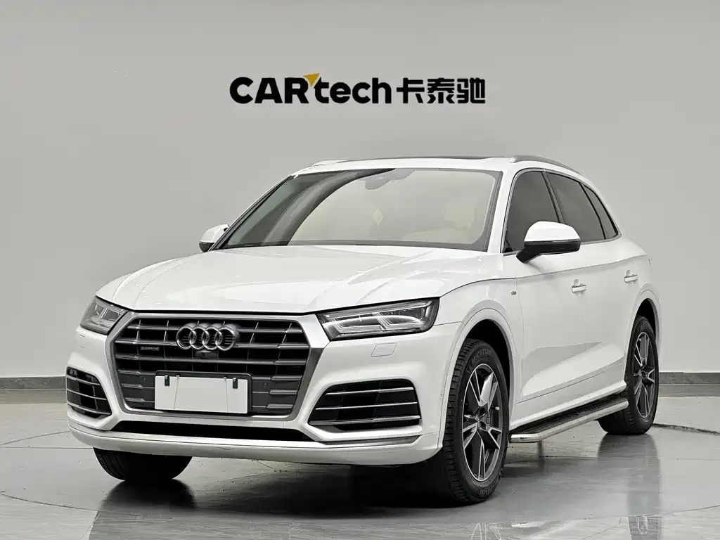 Audi Q5L — фото 1