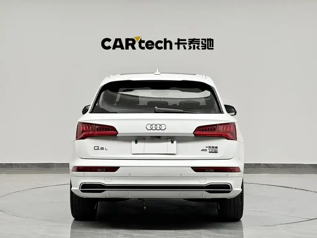 Audi Q5L — фото 10