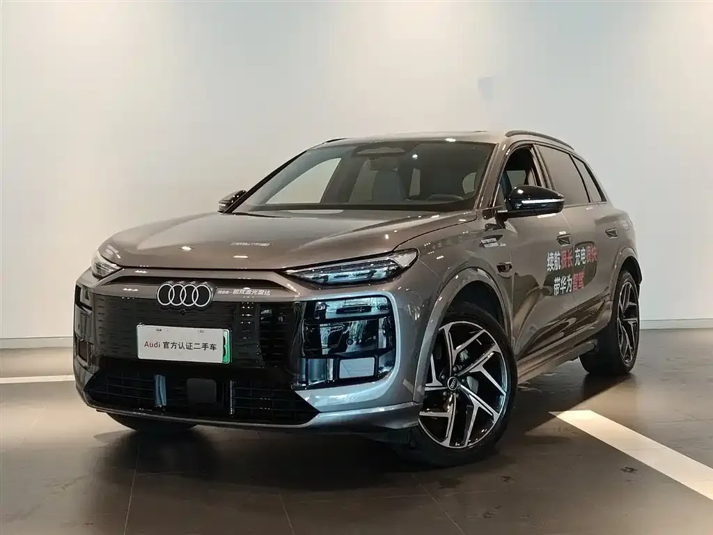 Audi Q6L e-tron — фото 1