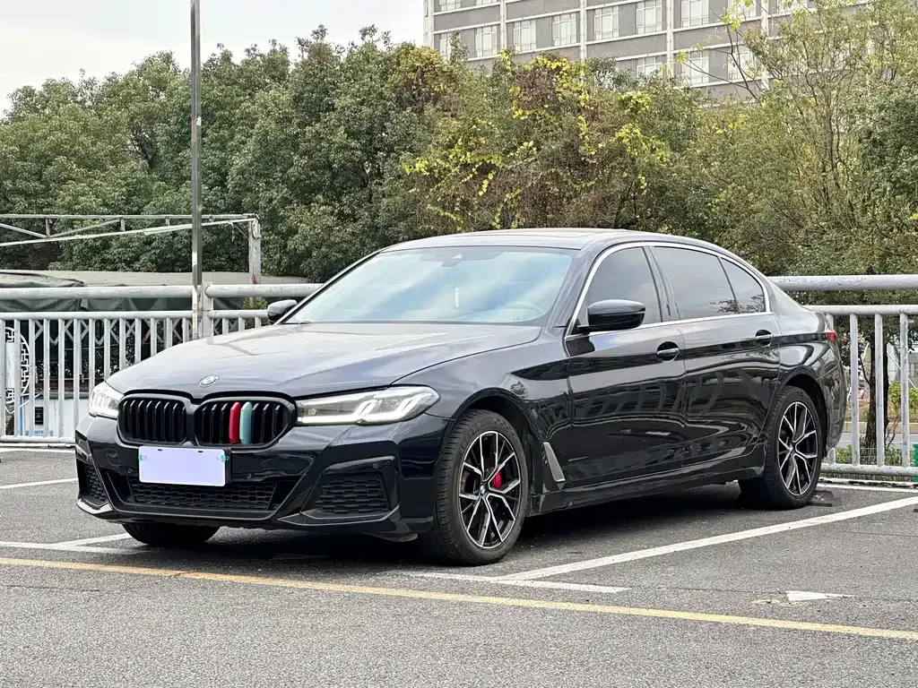 BMW 5 Series — фото 1