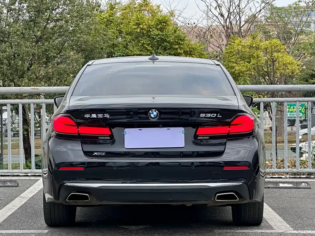 BMW 5 Series — фото 4
