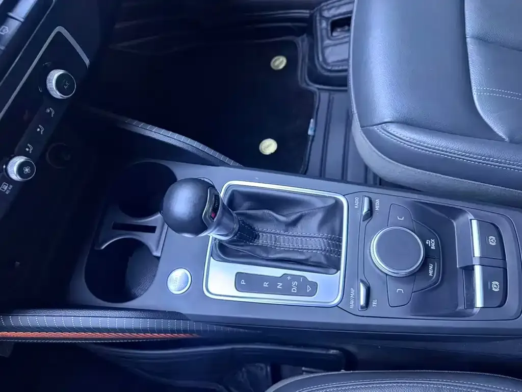 Audi Q2L 2022 из CN, фото 2