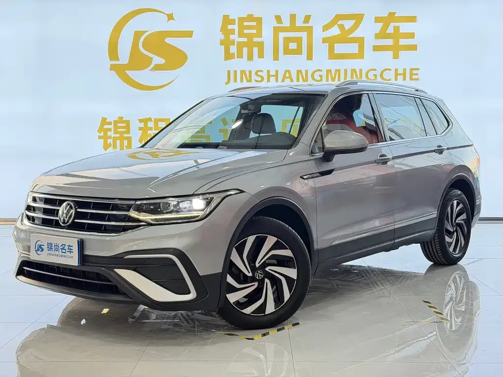 Volkswagen Tiguan L — фото 1